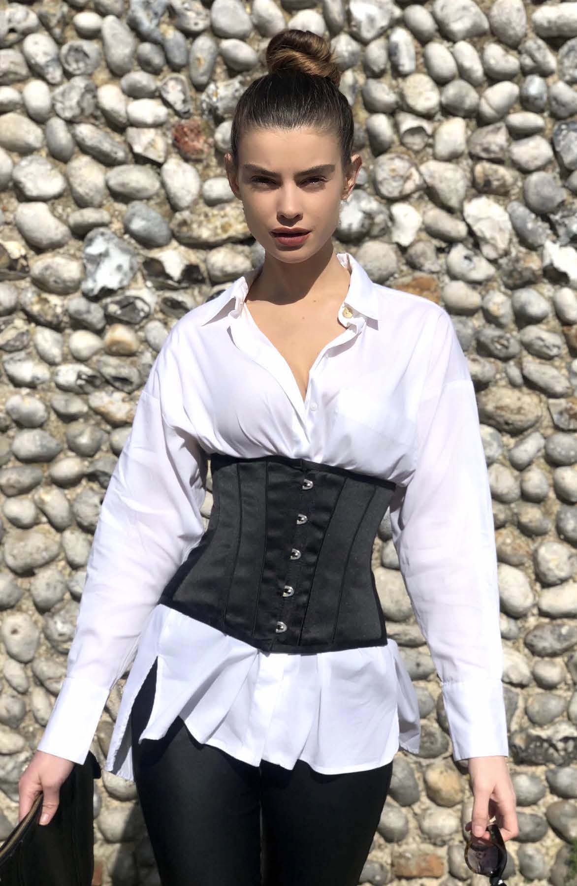 How Do I Wear An Overbust Corset?